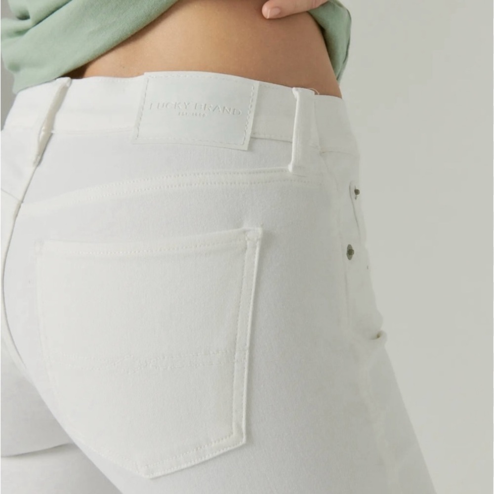 Lucky Brand Boy Mid Rise Relaxed Straight White Jeans Distressed 8/29 - Picture 4 of 9